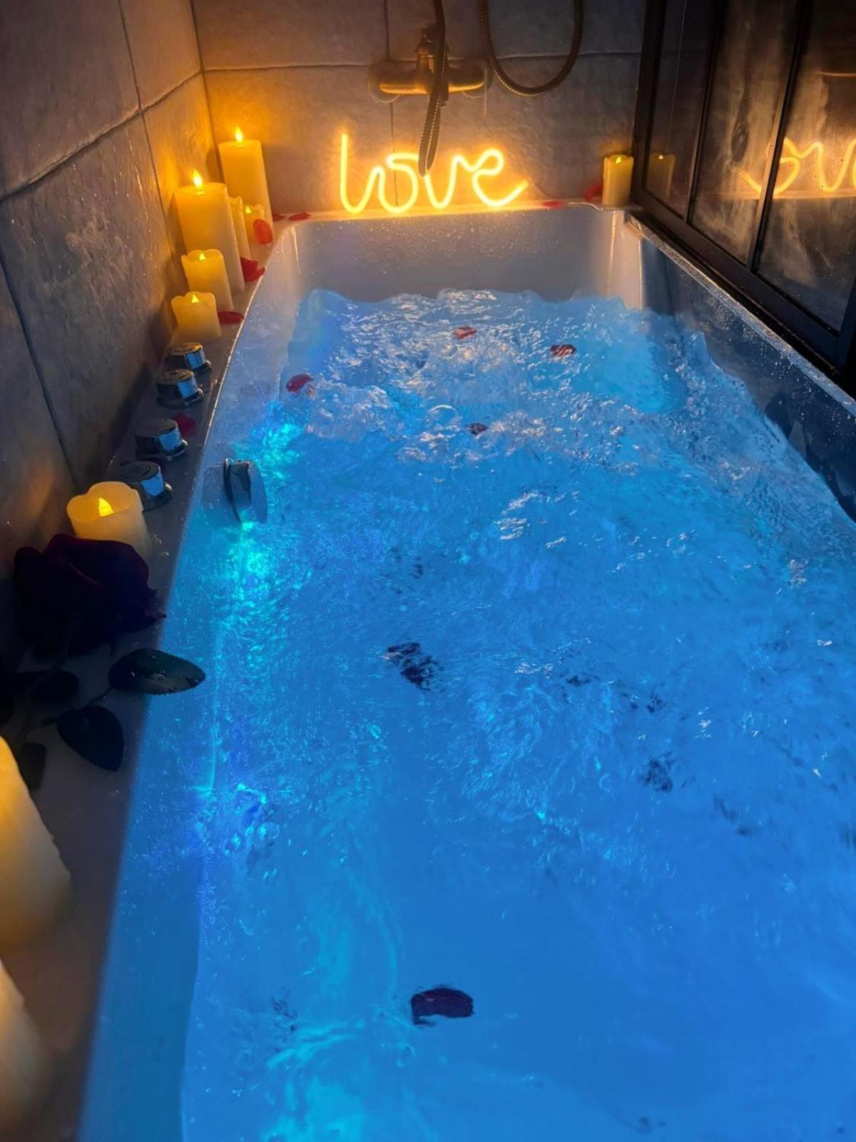 Duplex Safari Jusqu'A 4 Personnes, Spa, Cinema Et Lit Sous Les Arbres, Day Use, 10 Min Centre أميا المظهر الخارجي الصورة
