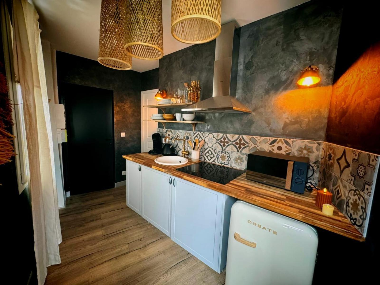 Duplex Safari Jusqu'A 4 Personnes, Spa, Cinema Et Lit Sous Les Arbres, Day Use, 10 Min Centre أميا المظهر الخارجي الصورة