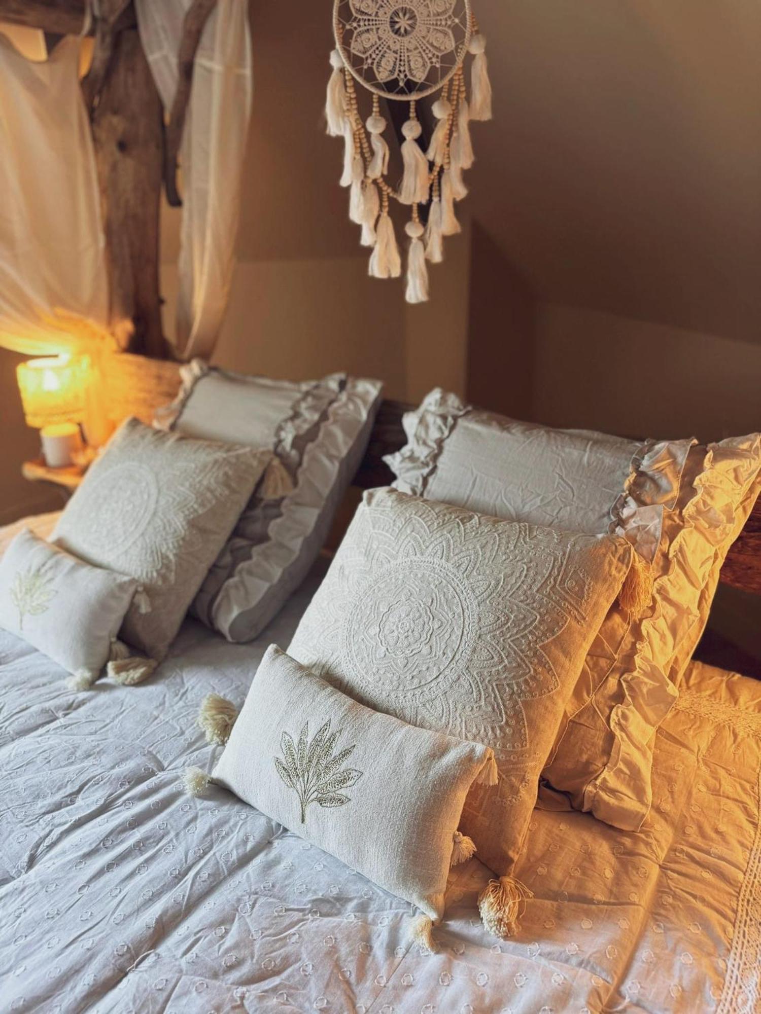 Duplex Safari Jusqu'A 4 Personnes, Spa, Cinema Et Lit Sous Les Arbres, Day Use, 10 Min Centre أميا المظهر الخارجي الصورة
