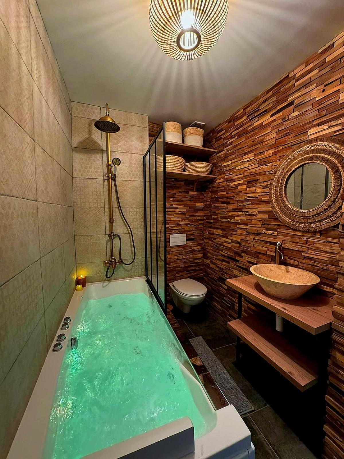 Duplex Safari Jusqu'A 4 Personnes, Spa, Cinema Et Lit Sous Les Arbres, Day Use, 10 Min Centre أميا المظهر الخارجي الصورة